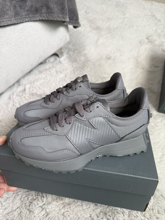 New Balance 327 culoare gri inchis total marimea 39.5 noi originali
