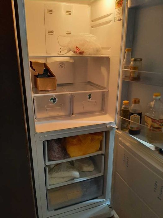 Холодильник двухкамерный  Indesit