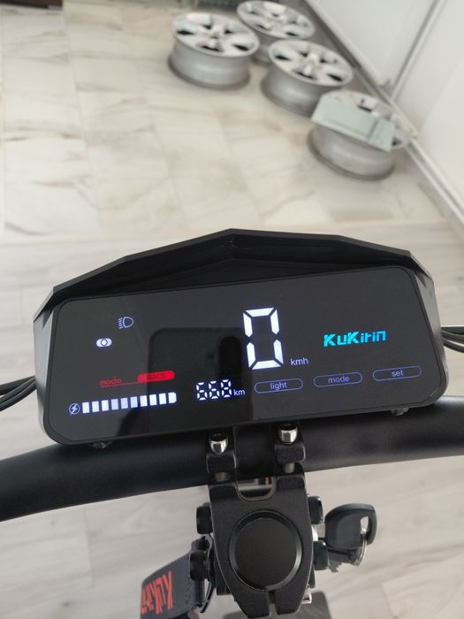 Trotineta g4 kukirin ca noua