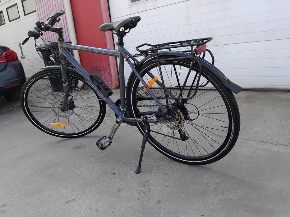 Vând bicicleta din aluminiu pentru bărbați