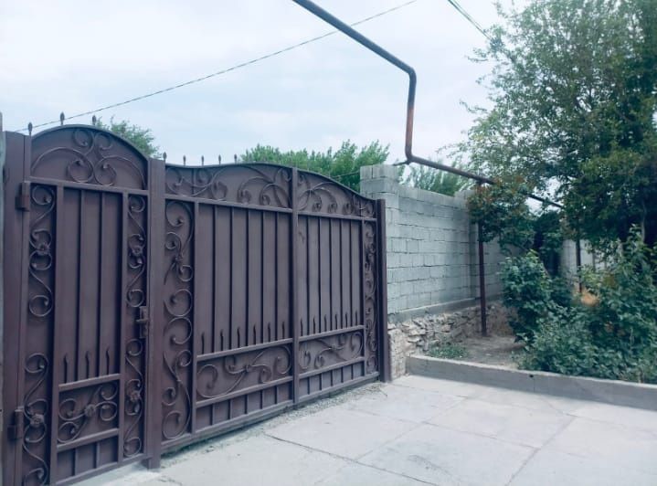 продаётся дом с большим земельным участком
