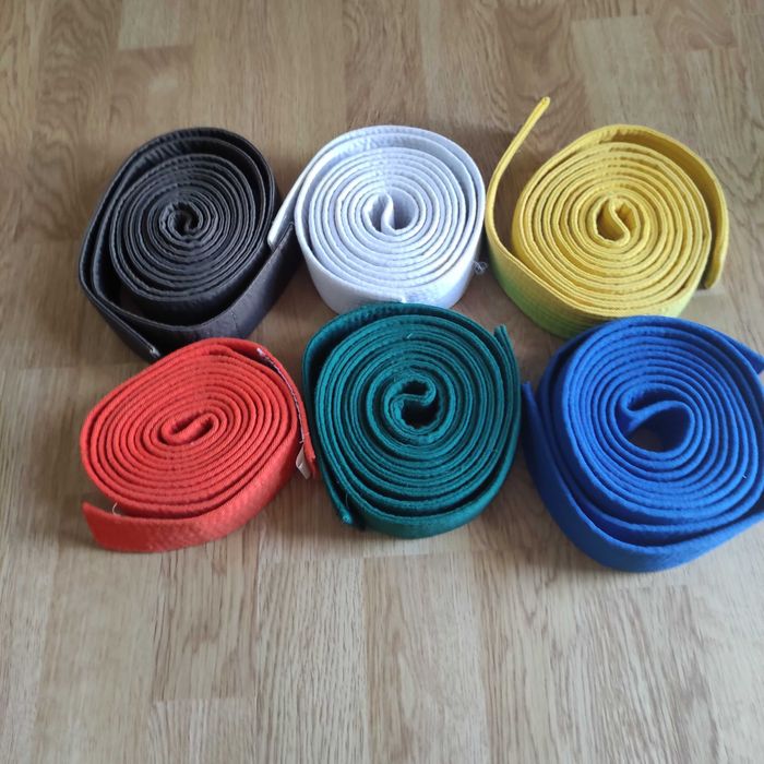 Kimono și centuri karate, judo, arte martiale, souryoukan, nunceaguri