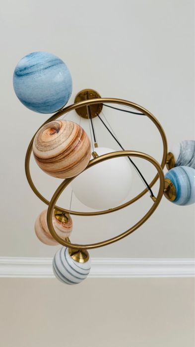 Продам две люстры по цене одной