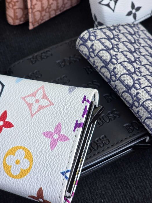 Портфейл за кредитни и дебитни карти