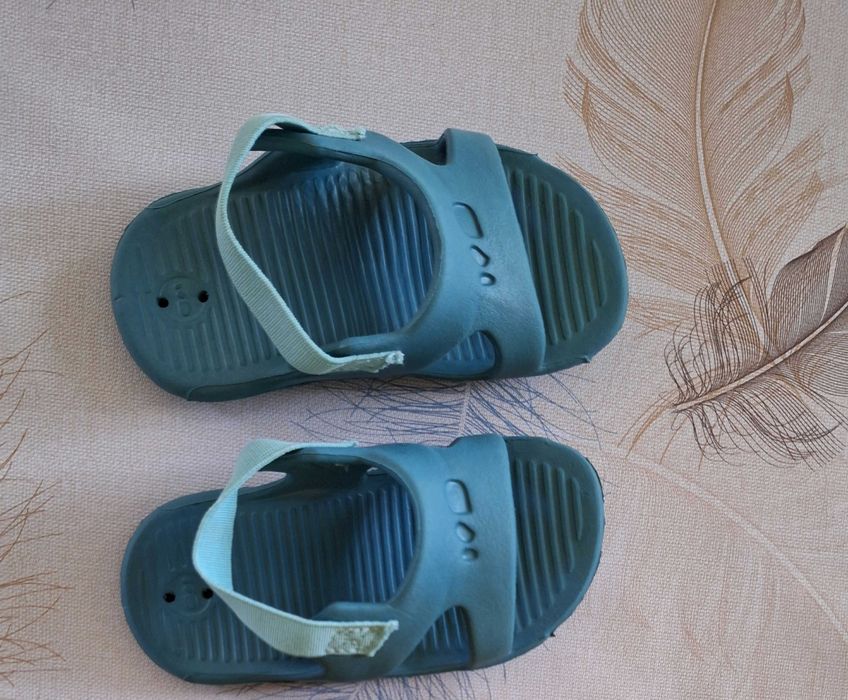 Бебешки сандали от декатлон, 19номер