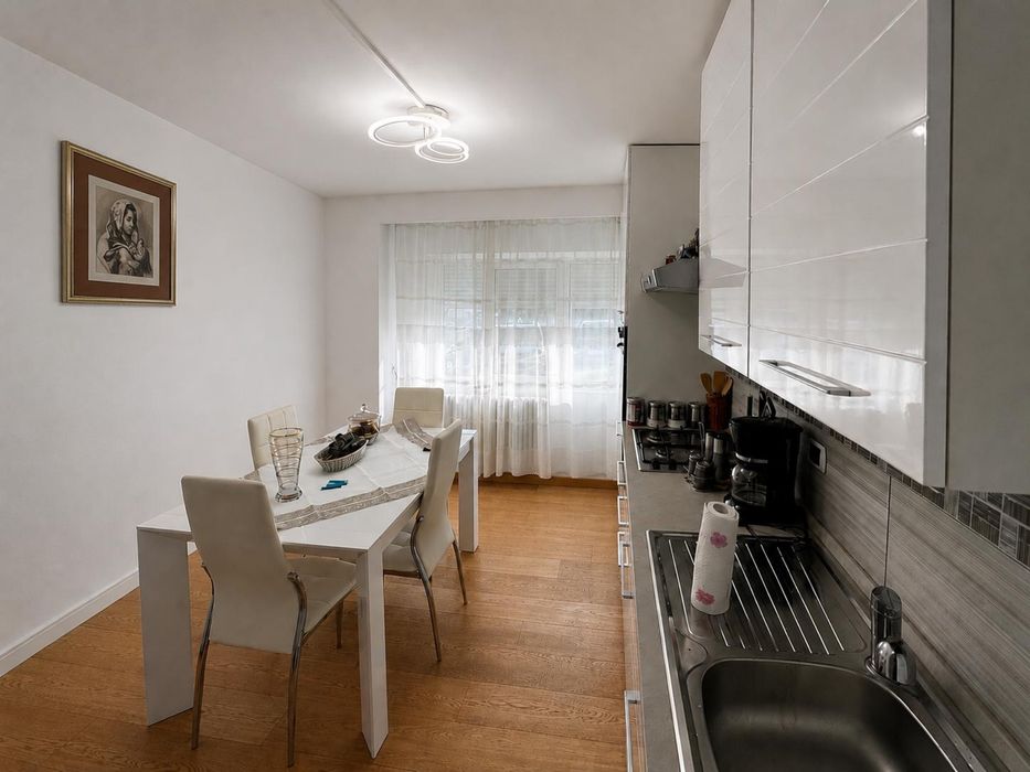 Vand apartament 2 camere decomandat