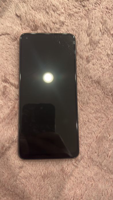 Продам планшет и 2 телефона