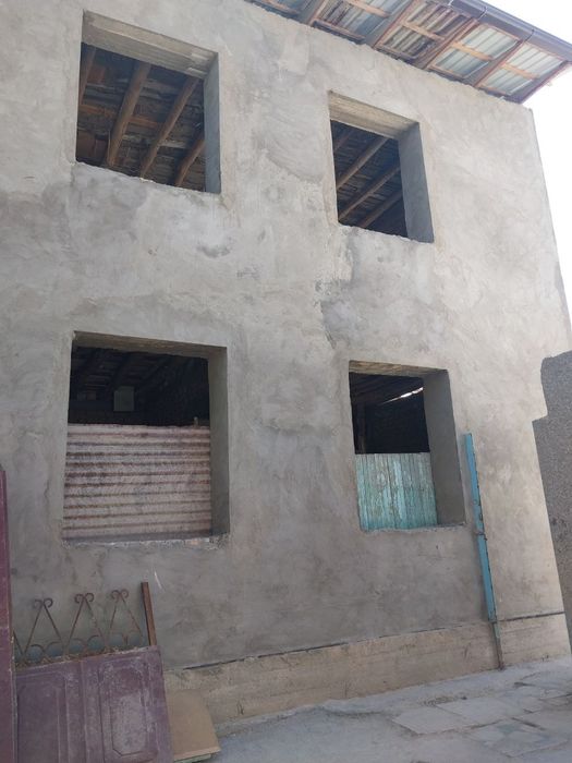 Qibray magarajda 5 sotix karobka hovli oshxona sanuzel tayyor