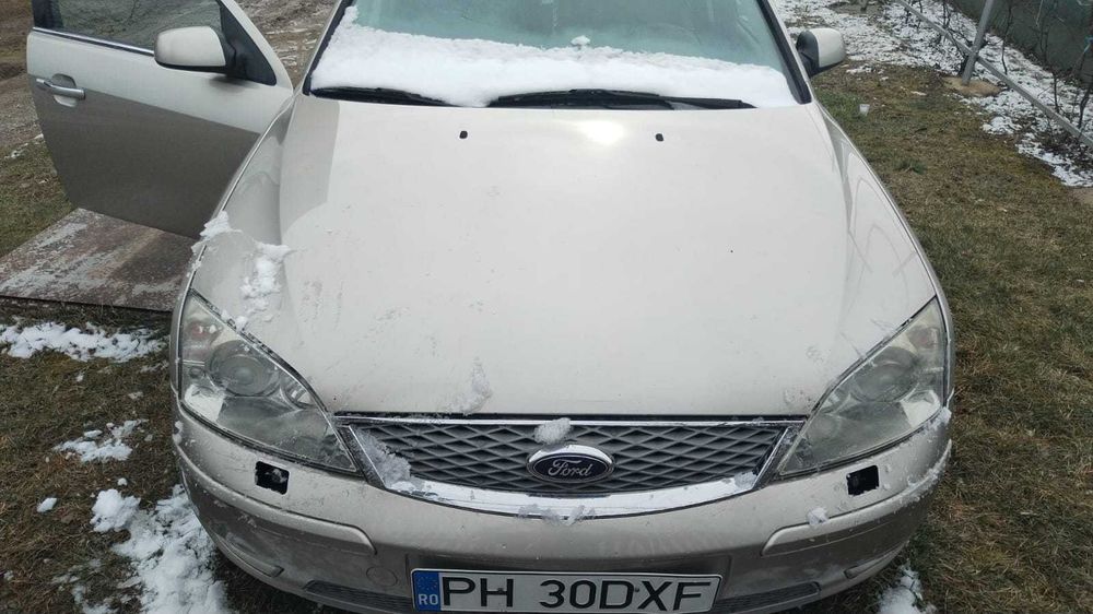 Vand Ford Mondeo din 2005 intreg sau pentru dezmembrat