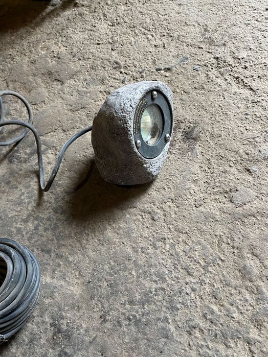 Влагозащитени лампи за градина или басейн