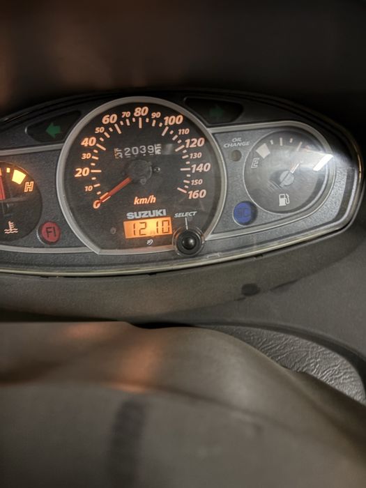 Продавам.  Сузуки  Бъргман 200 кубика 2007г
