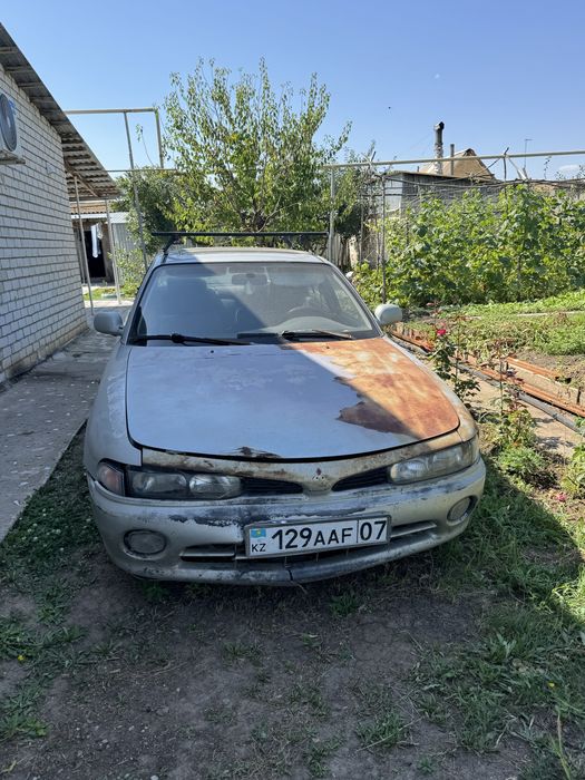 Продам Mitsubishi Galant требует ремонта