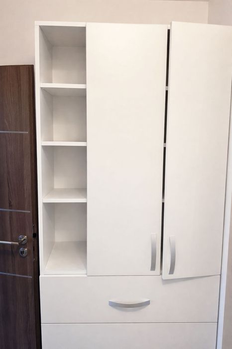 Dulap alb pentru dormitor sau sufragerie