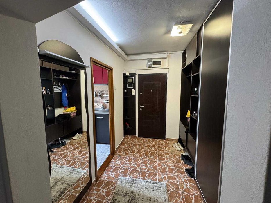 Apartament 3 camere, Alexandru cel Bun, etaj intermediar, vedere bulevard, mobilat și utilat – eliberare imediată