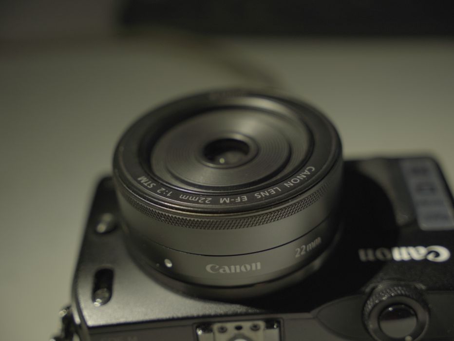 Canon eos m с объективом 22мм
