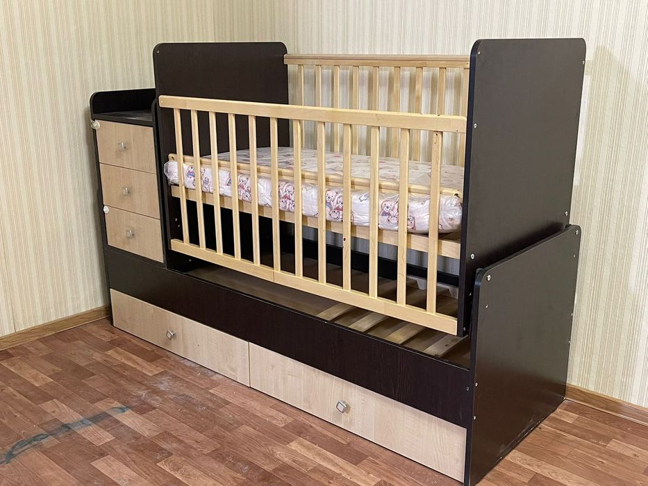 Продается Манеж-кровать.