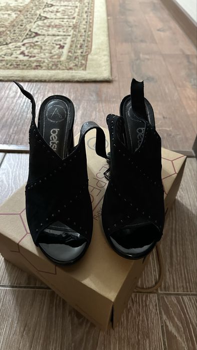 Продам туфли черные 40 размер