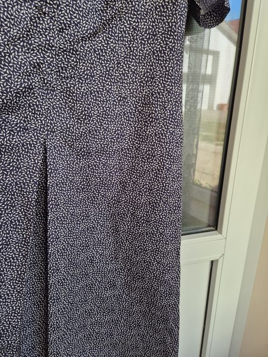 Rochie eleganta cu năsturei îmbrăcați