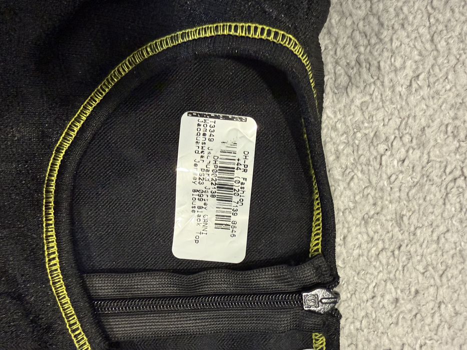 Черен топ с дълъг ръкав