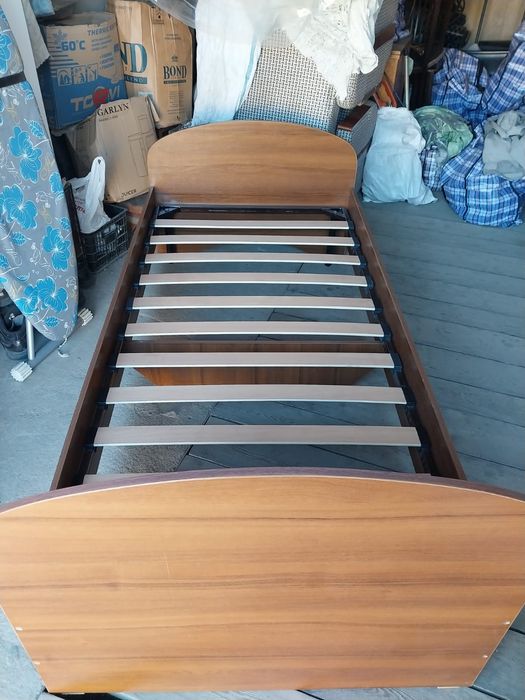 Продам кровать полуторку