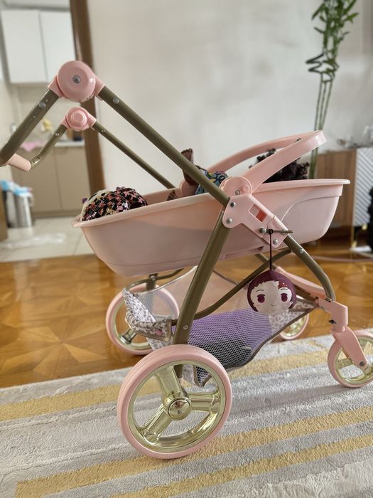 Коляска игрушечная.