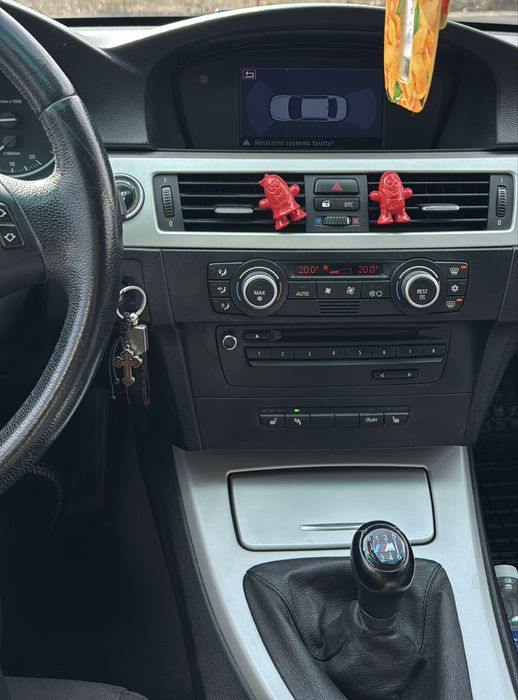 Se vinde. BMW 320d, E90