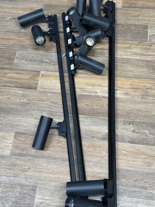 Продам трековые светильники