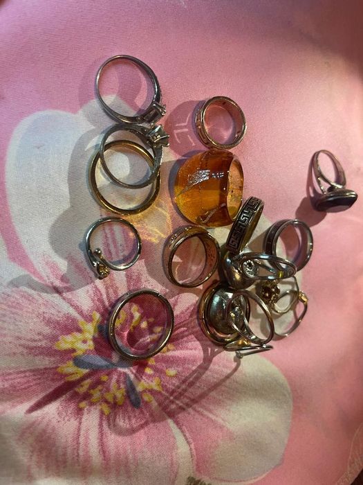 Продам браслеты кольца бусы