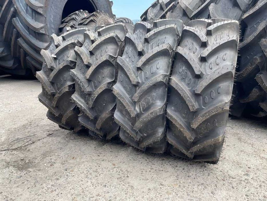 Cauciucuri noi de tractor fata Radiale livrare rapdia 240/70R16 BKT