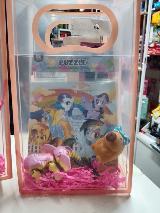 Подарки девочкам на 8 марта