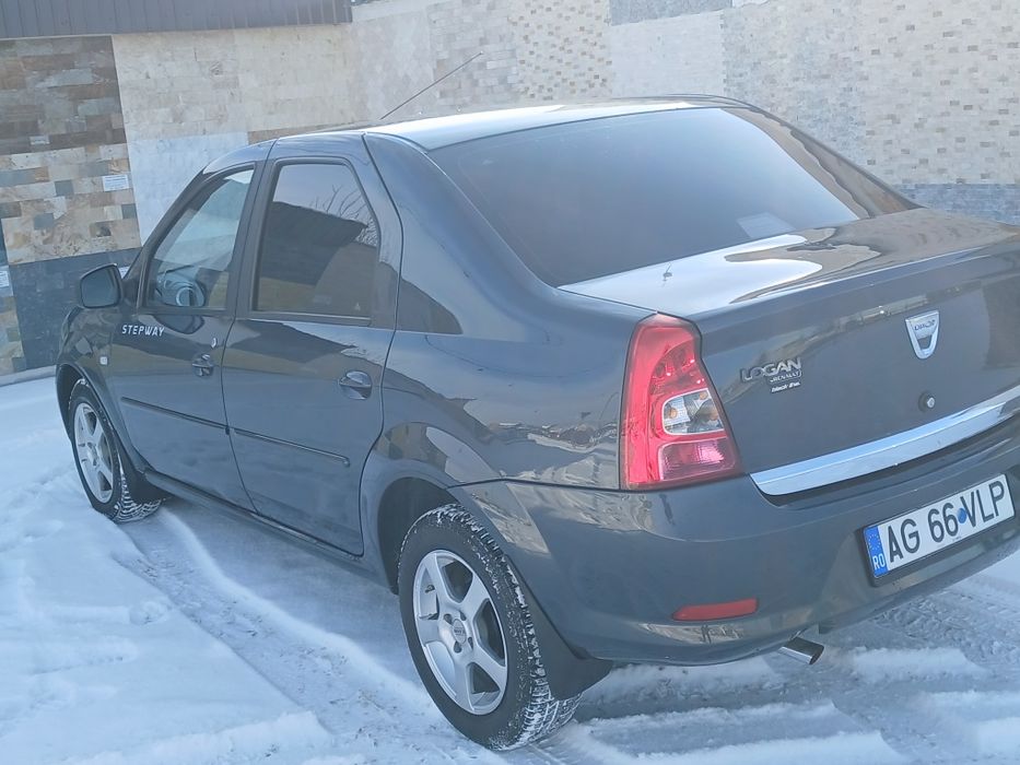 Vând Dacia Logan