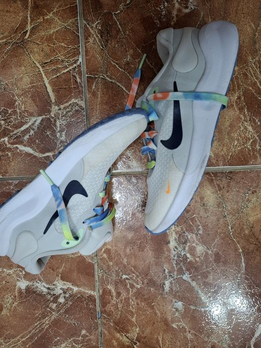 Adidasi Nike  alb