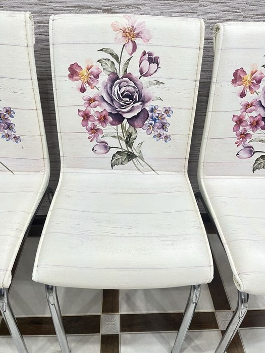 Продам новые стулья