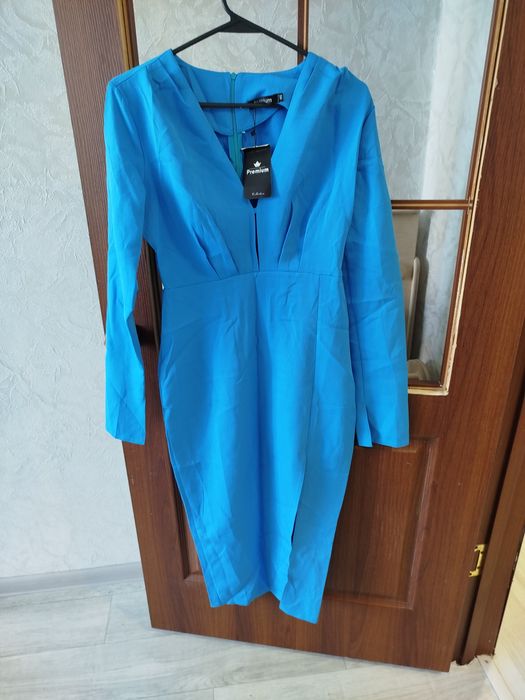 Продам новые платья 2000