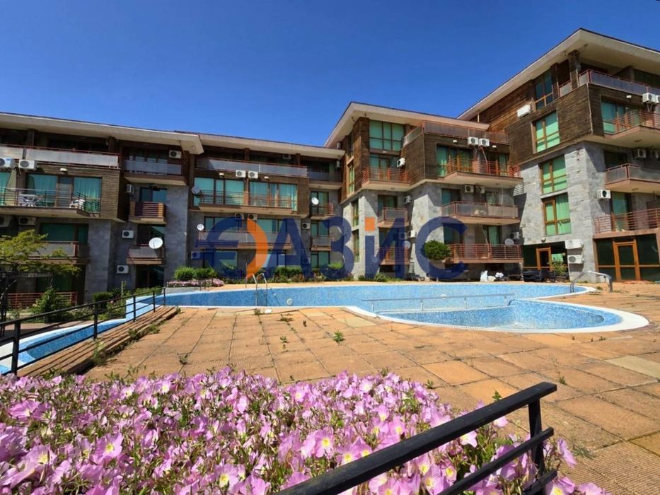 Продава се Двустаен апартамент в с. Кошарица, Област Бургас - 61 кв.м за 900 €/кв.м - Снимка #1