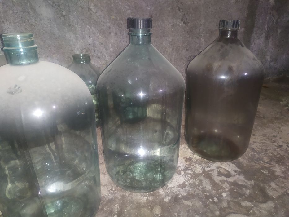 Бутыли для вина в отличном состоянии