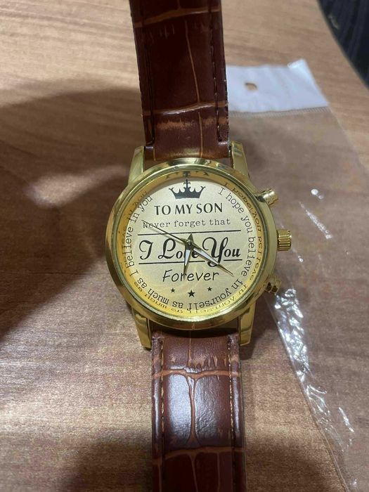 Мъжки часовник за подарък от баща към син, в кафяво и златисто
