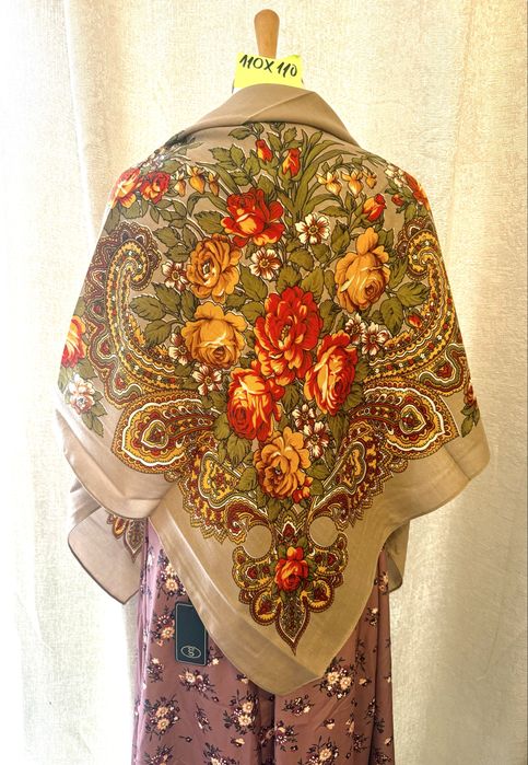 Batic traditional cu motive florale 110 cm