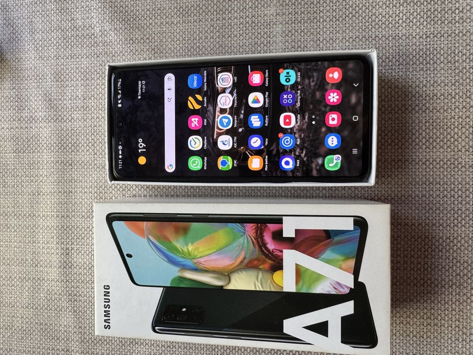 Продам Samsung A71, 6/128 в идеальном состоянии