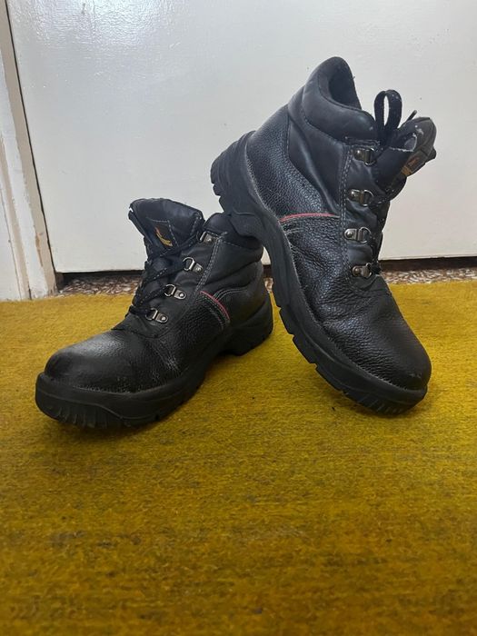 Продается мужская обувь