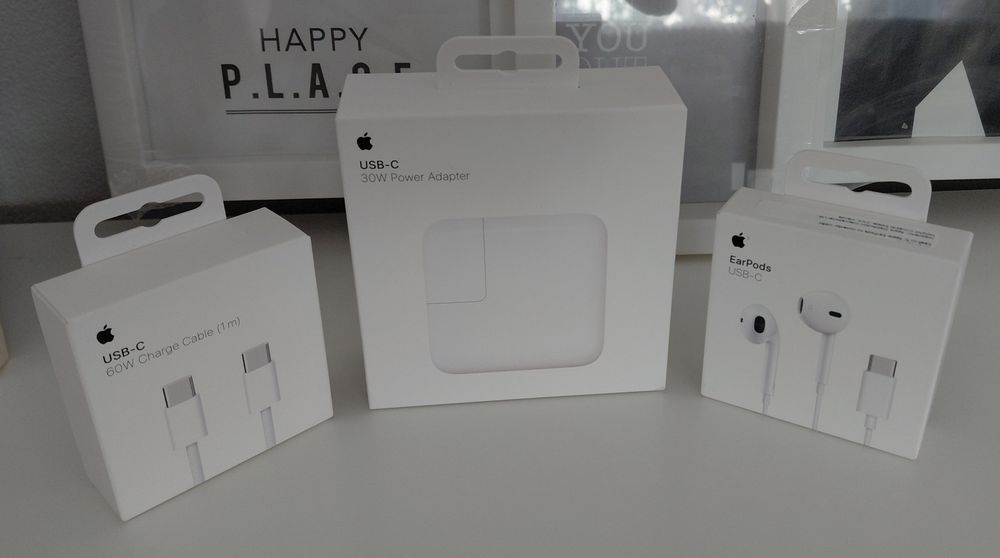 Incarcator original 30W iPhone 17 Pro Max . Cablu original de 60W si folie Titan Glass.