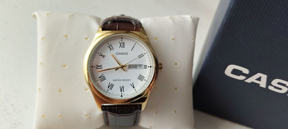 Часы Casio золотые