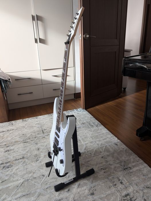 Электрогитара Ibanez 300 000 тг.