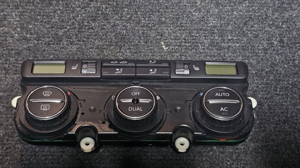 Panou climatronic Volkswagen Passat B6

Stare buna

Pret: 100lei