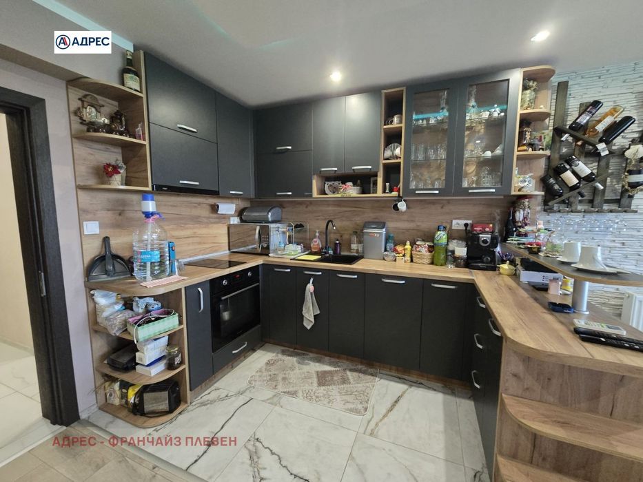 Продава се Тристаен апартамент в Плевен, Сторгозия - 78 кв.м за 1859 €/кв.м - Снимка #2