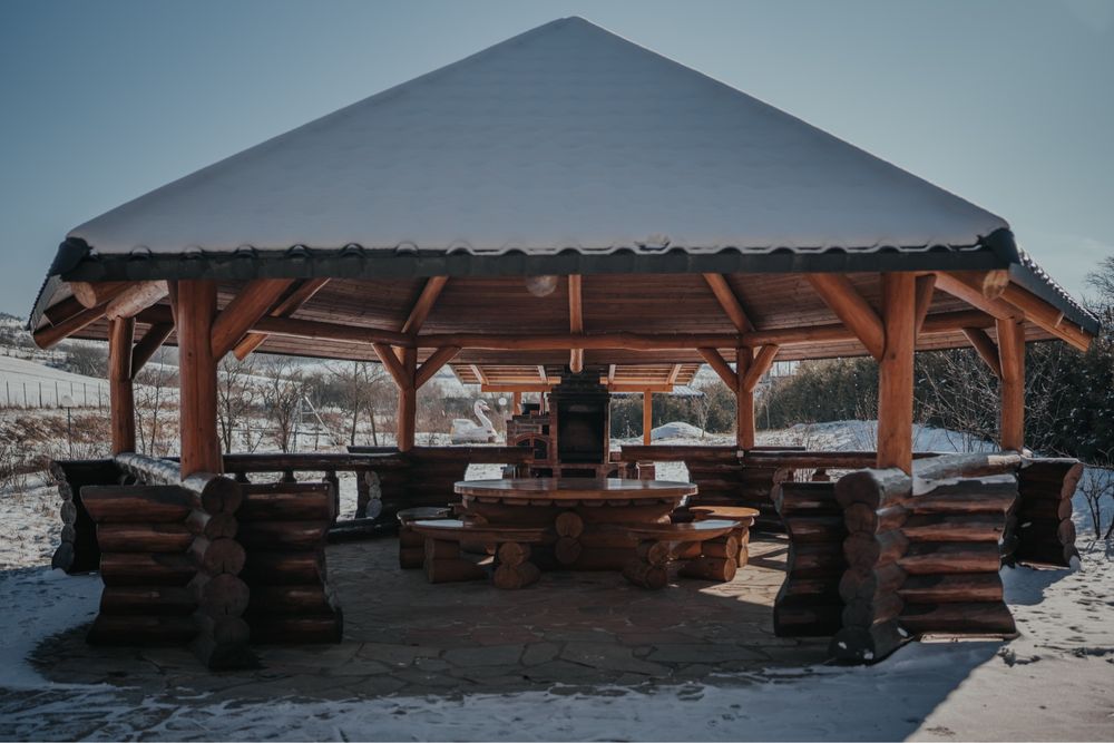 Cabana de inchiriat  DISPONIBIL DE PASTE SI 14 FEB!!