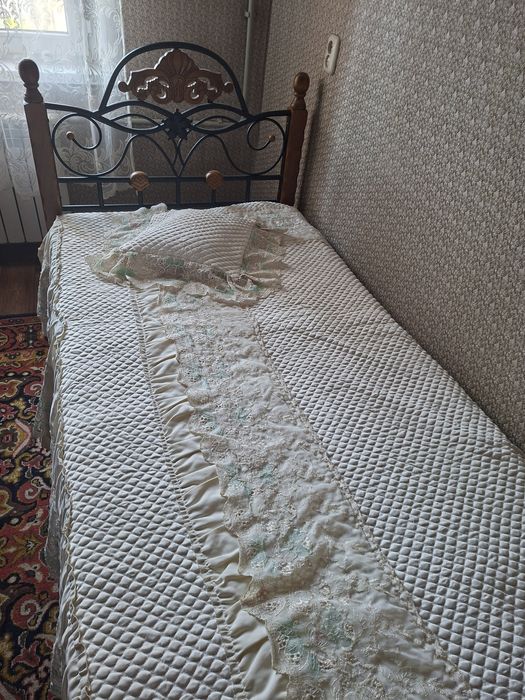 Продаётся кровать производство Малайзия