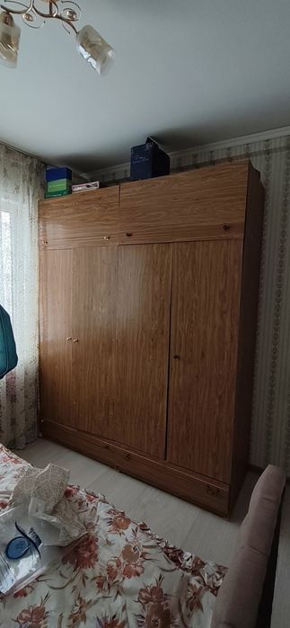 Продам 2 шкафа ,так как купили новую