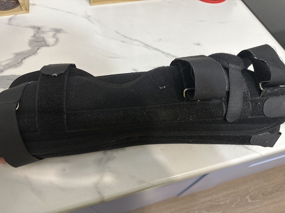 Лангет наколенник