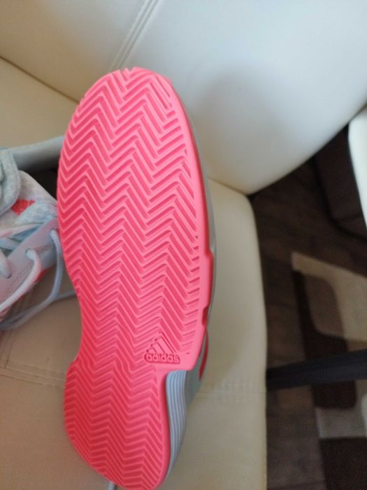 Маратонки Адидас в отлично състояние, UK 4,36 2/3,30 лв.